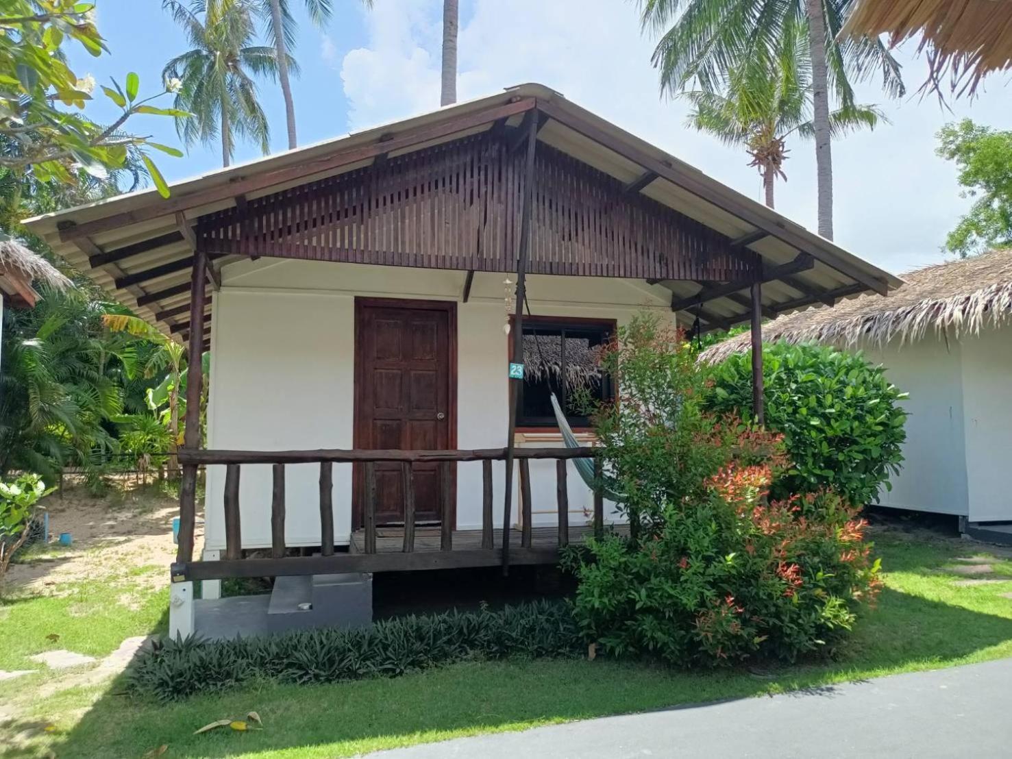 Sarana Bungalows (Adults Only) Baan Tai Exterior foto